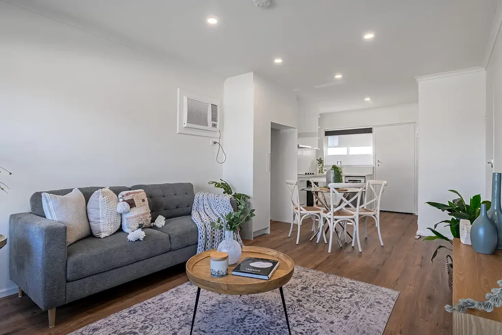 Morphett Vale 2Moenga Presented to Perfection - Modern Living with Convenience
