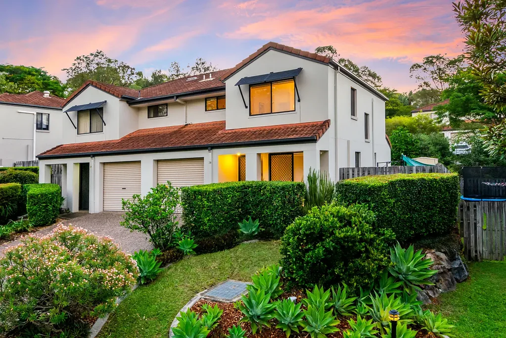 Pacific Pines 3房  Low-Maintenance Townhouse in Secure Gated Boutique Complex - Move in Ready!