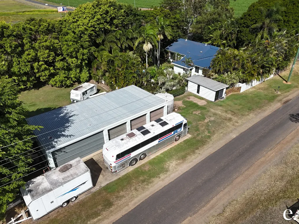 Gooburrum 4房  Spacious Living, Established Gardens & Endless Flexibility