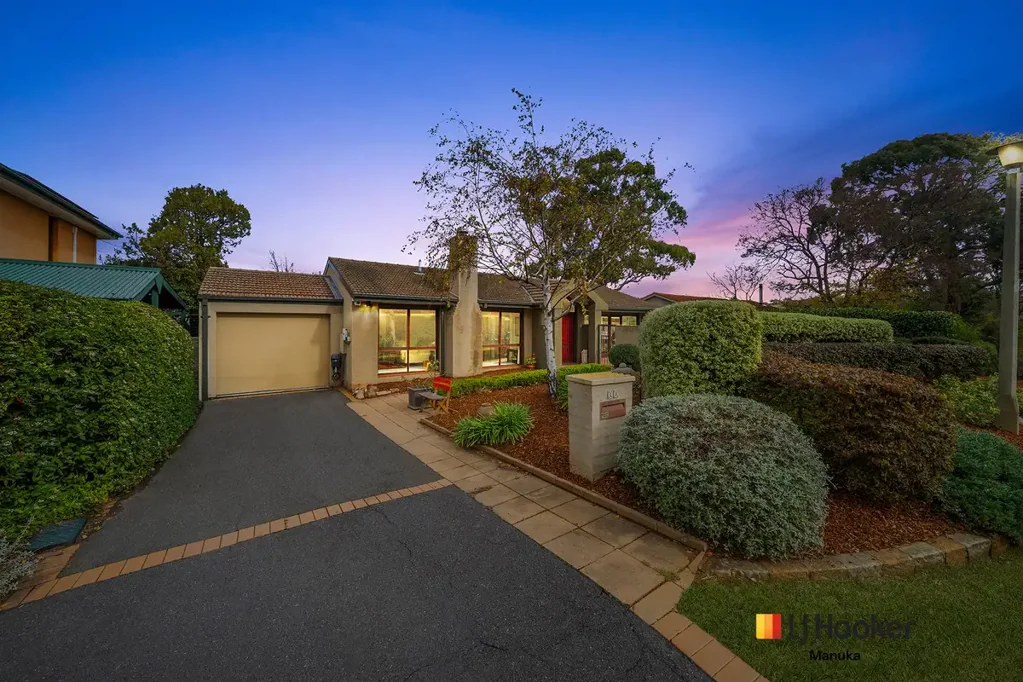 Narrabundah 5침실 A Private Inner South Sanctuary of Space, Flexibility & Timeless Appeal