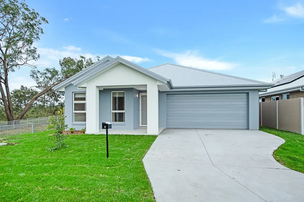 STUNNING MODERN HOME WITH ALL INCLUSIONS