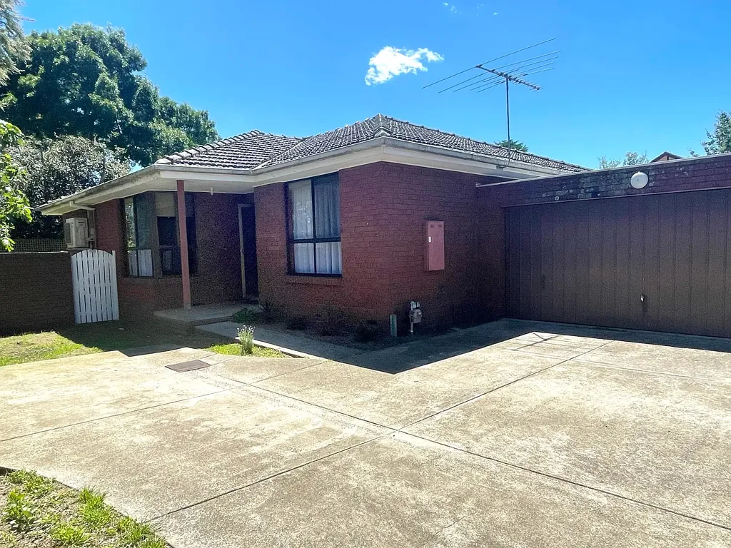 This spacious single level unit – Camberwell High School Zone