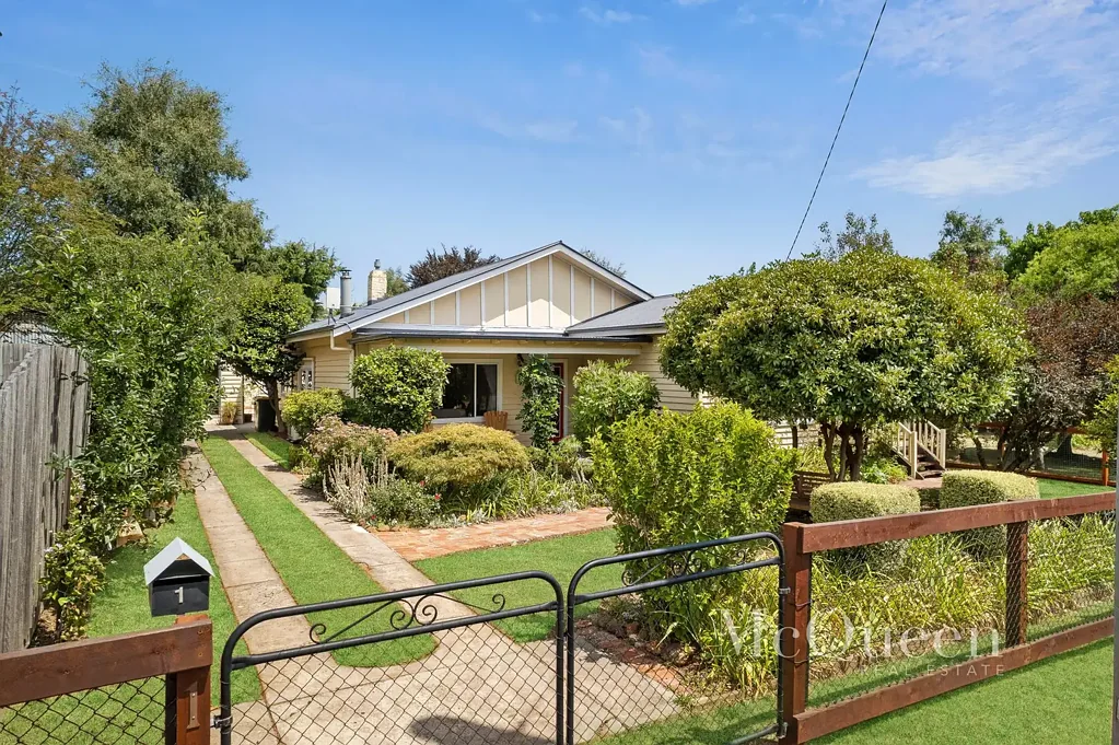 Trentham 3部屋 Period Charm in Unbeatable Location