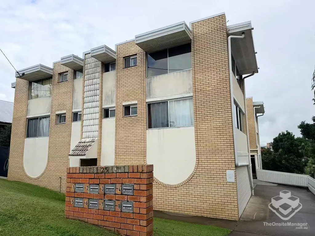 Spacious Apartment with City Glimpses in the Heart of Highgate Hill