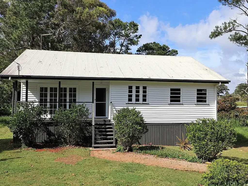 Close to shops and Parks