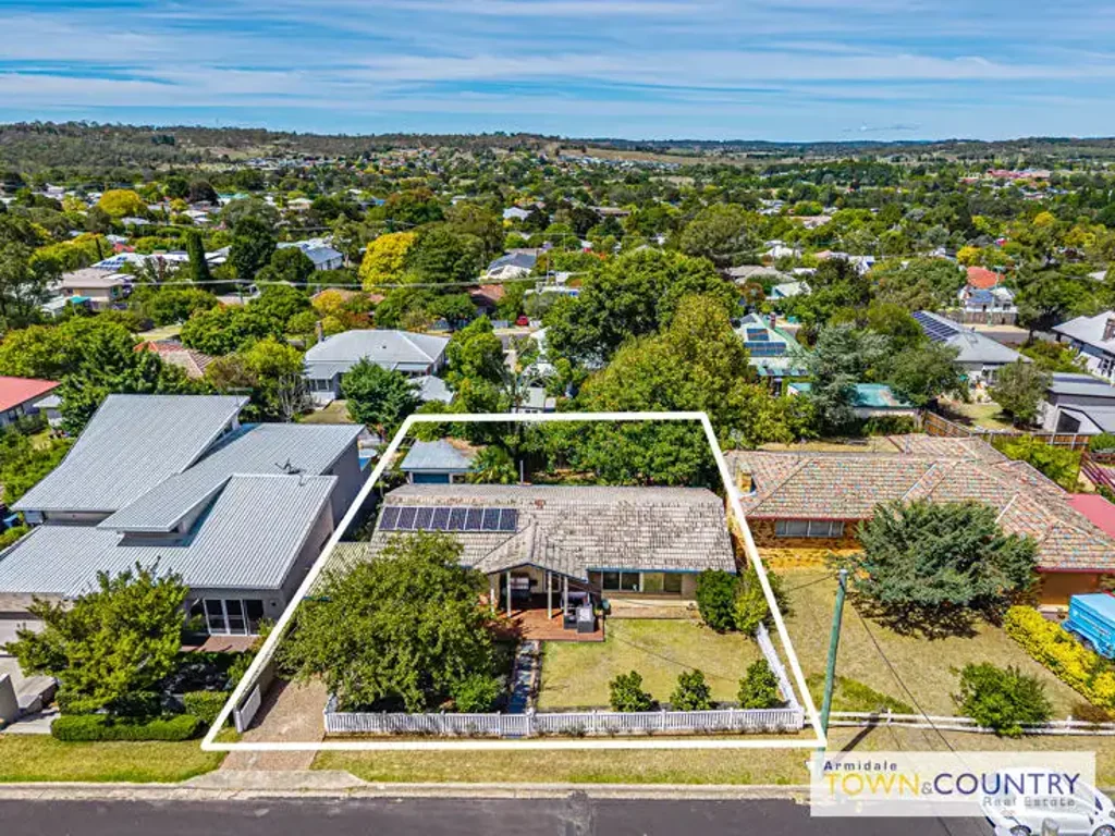 9 Laurence Avenue, Armidale, NSW 2350