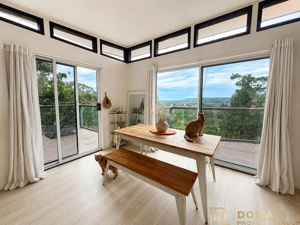 Sleek & Stylish Treetop Retreat
