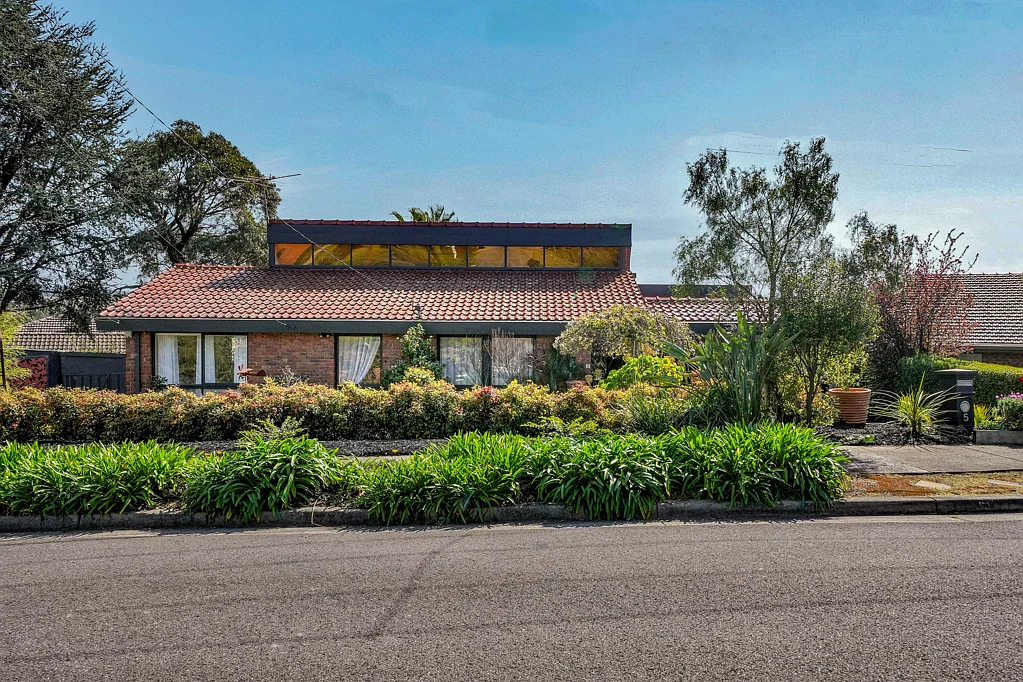 5 Van Court, Gladstone Park, VIC 3043