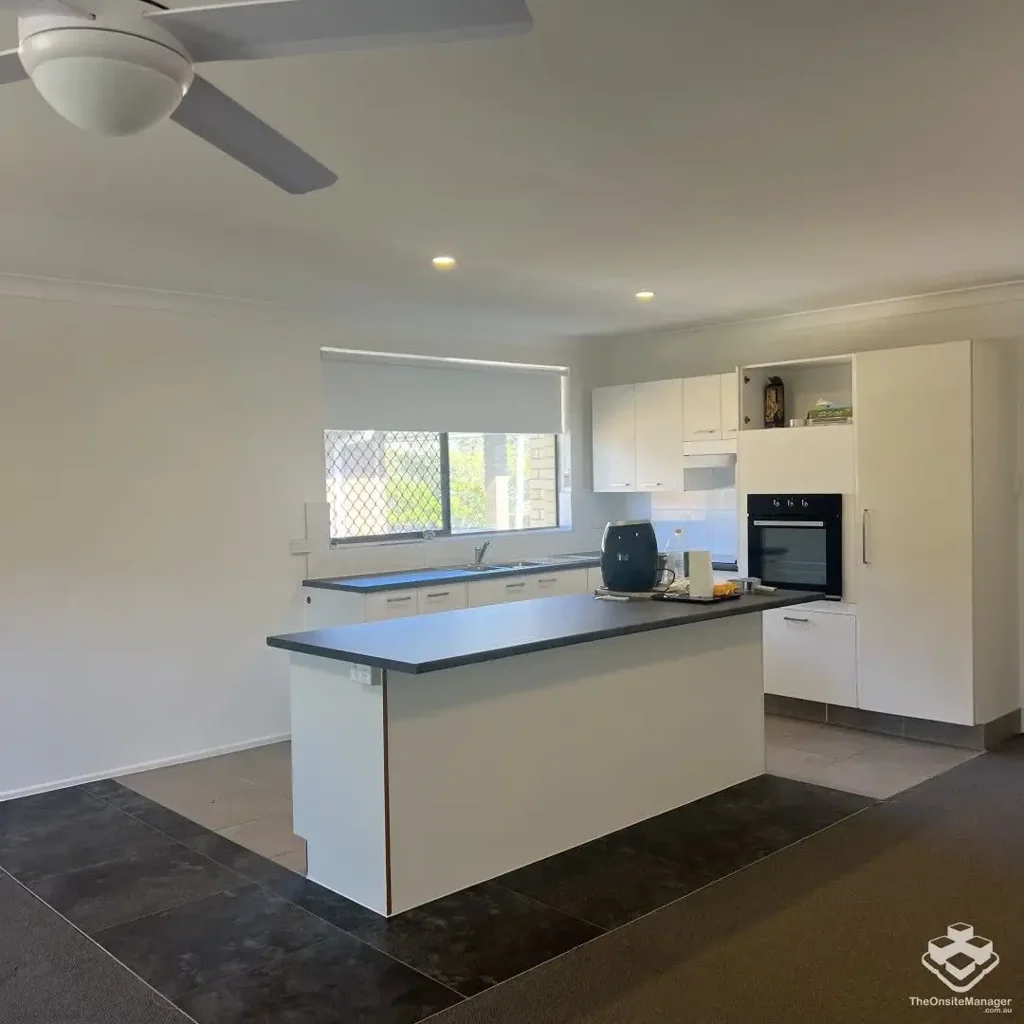 Unit Available In The Heart Of Surfers Paradise