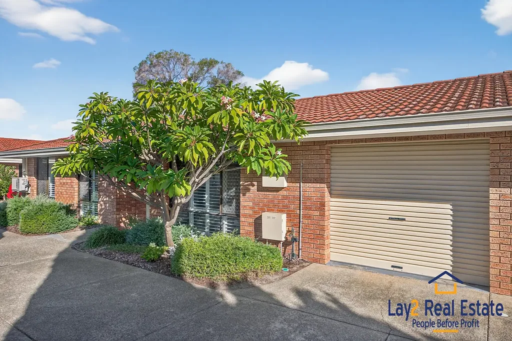 Bassendean 3房  Stylish Well Located Three Bedroom / Two Car Space Villa