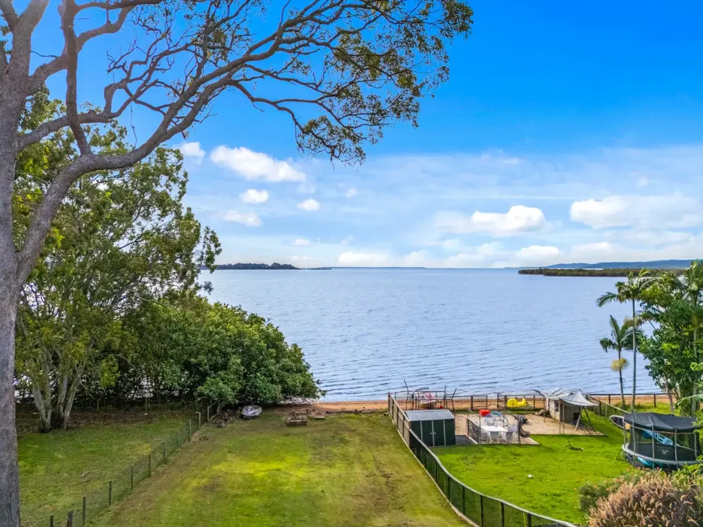 Russell Island 2ਬੈੱਡਰੂਮ Absolute Waterfront – Space, Privacy & Untapped Potential