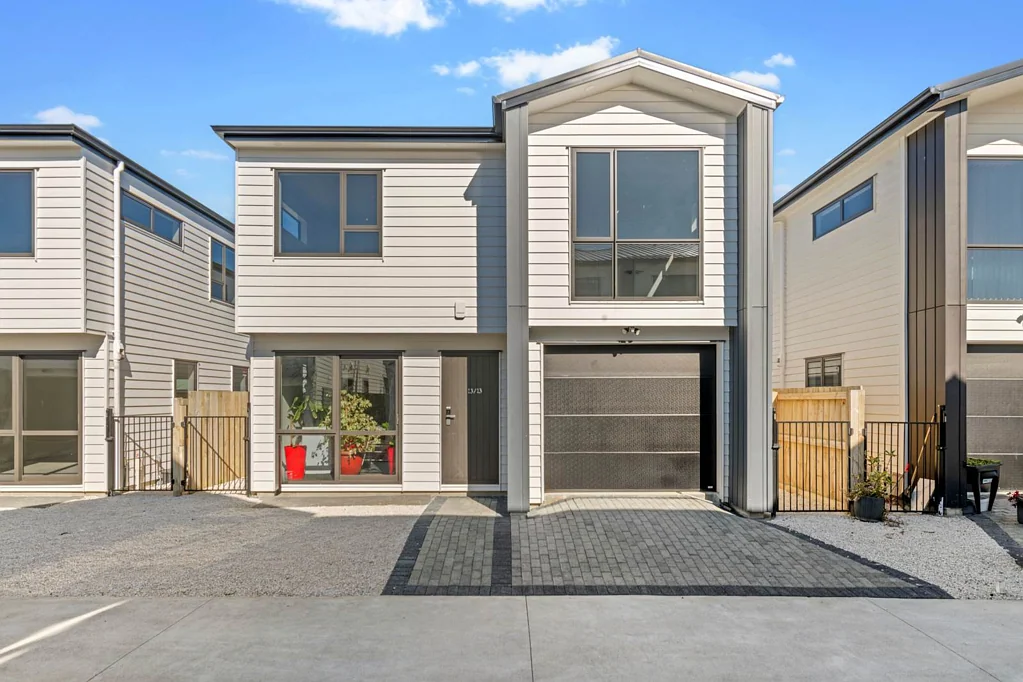 Papatoetoe 4Moenga Spacious Standalone Family Home!