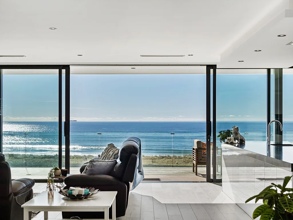 Papamoa 4ਬੈੱਡਰੂਮ Absolute waterfront, lawn and pool!