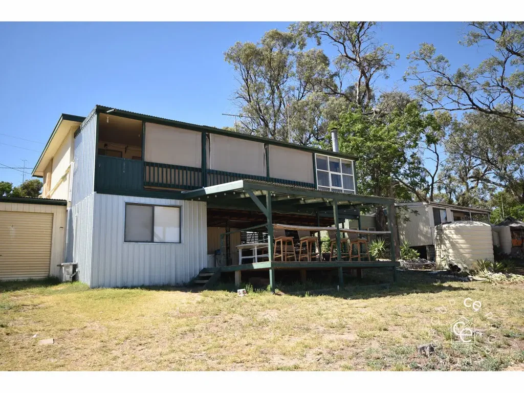 Fully furnished rental overlooking the river