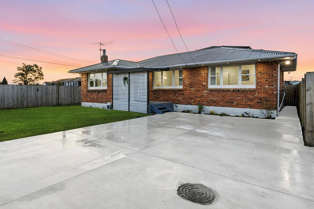 Takanini 3房  Freshly Renovated Freehold Gem with Granny Fla...