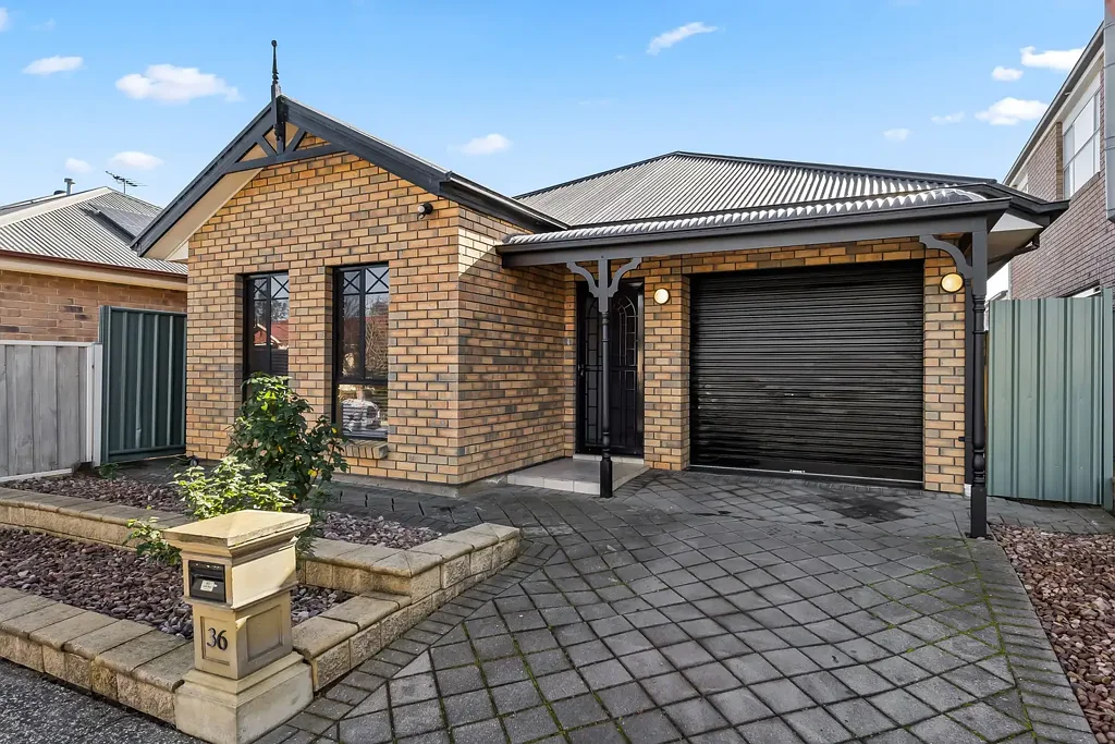 Mawson Lakes 3બેડરૂમ Crisp, Contemporary and Ready for Its Next Chapter