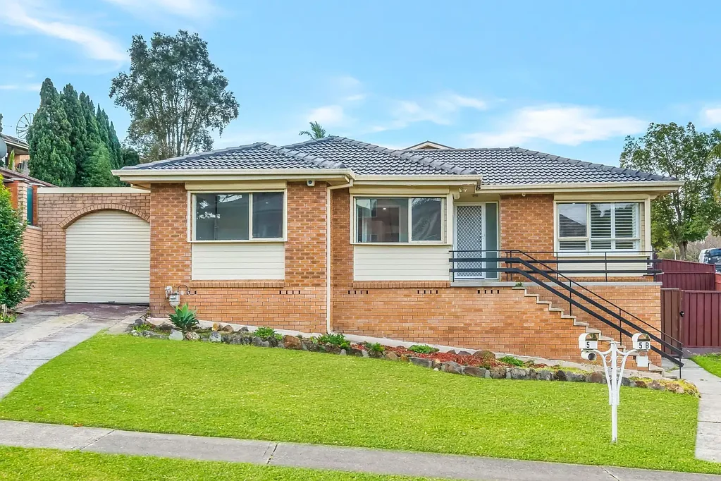 Liverpool 6房 宽敞的家庭生活空间，附带独立祖母房和泳池 Spacious Family Living with Separate Granny Flat & Pool