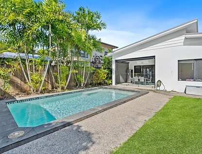 14 Beachfront Avenue, Trinity Beach, QLD 4879, 4房, 2浴, 独立屋