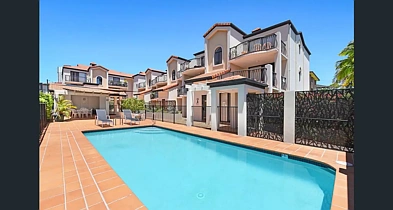 Southport 1 Slaapkamer Motivated Seller! - ENTRY LEVEL GOLD IN SOUTHPORT