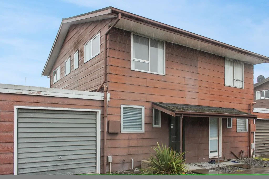 Renovated Two Bedroom Unit In Central Location