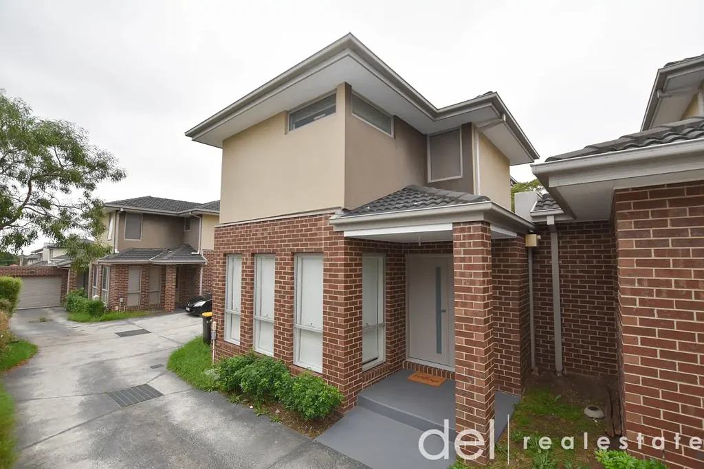 Dandenong 3房 便利地理位置 购物教育近在咫尺 现代联排别墅 低维护生活首选 宽敞生活区域 独立休息区 3卧带套间 内置衣柜 中央供暖空调 实木地板 LED射灯 安全车库 后院易于维护 投资回报高 稀缺物业速抢 Spacious & Modern Townhouse in Great Location!