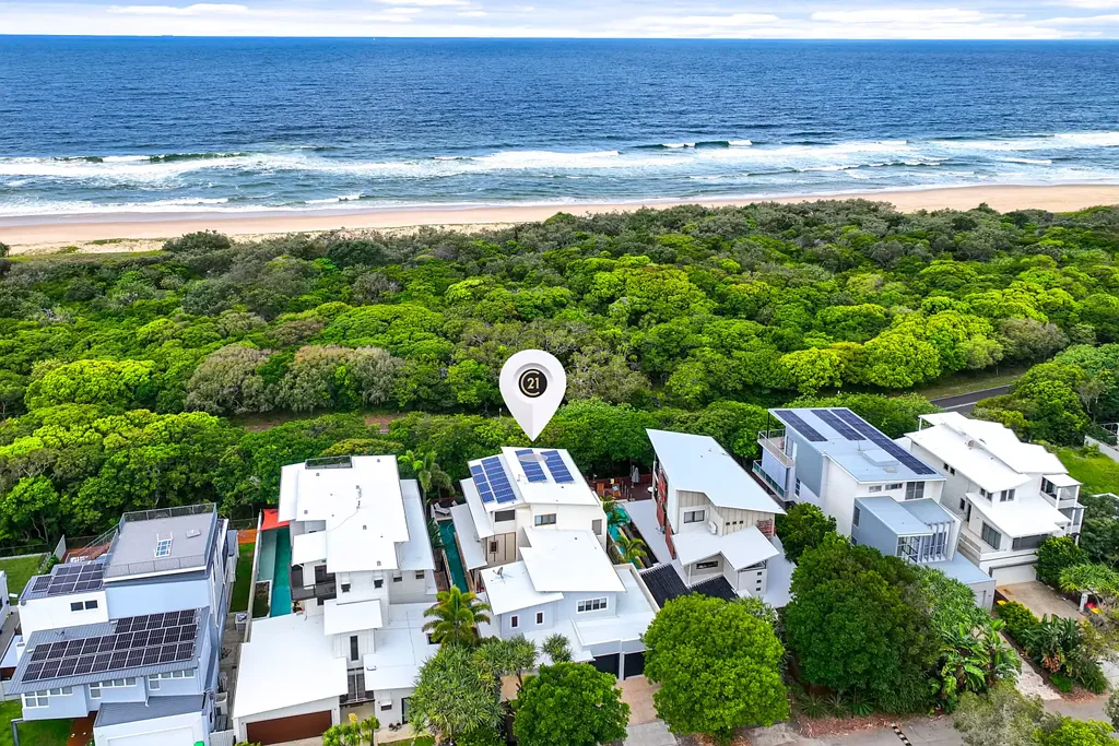 Twin Waters 4침실 Coastal Living at its Finest – Free Standing, Freehold, 3 Level Beachfront Home
