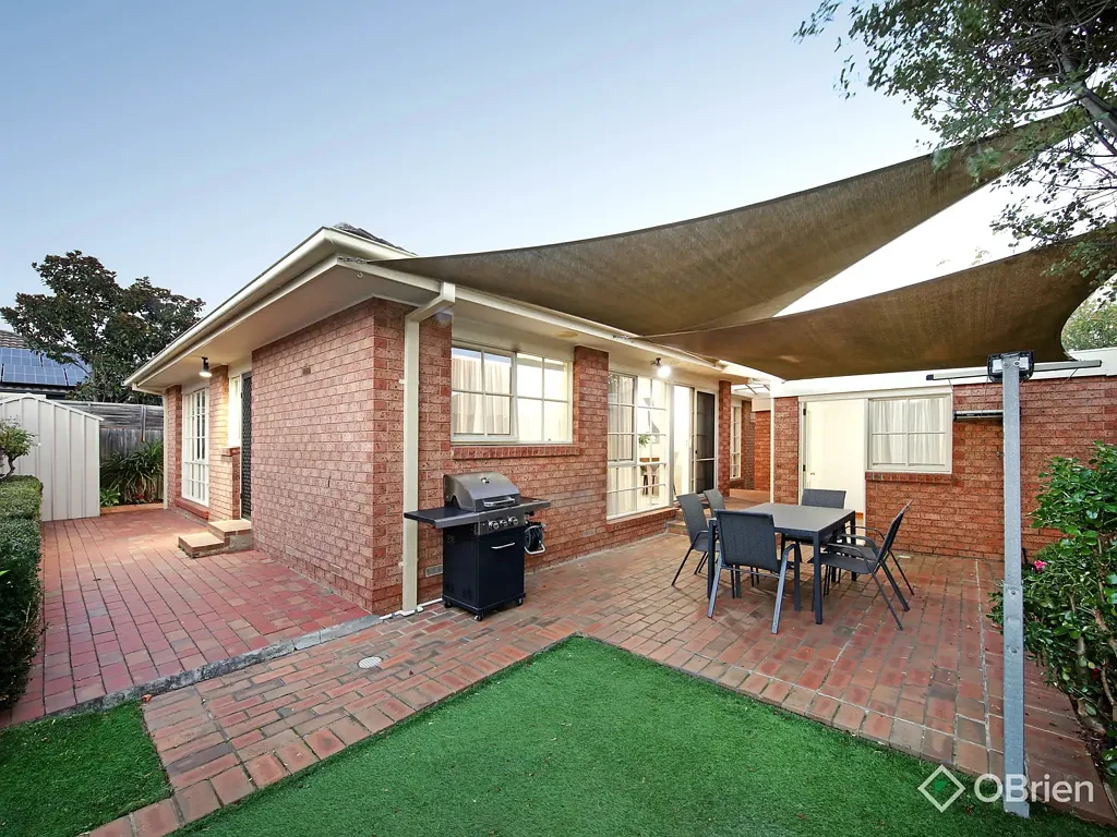 Bentleigh East 3 Bedroom Secure McKinnon Zone Home with Flexible Living