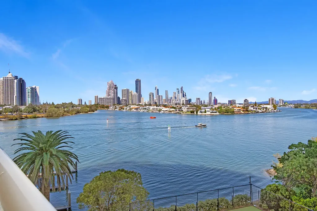 Southport 2房  LUXURY RIVERFRONT WITH PANORAMIC RIVER VIEWS