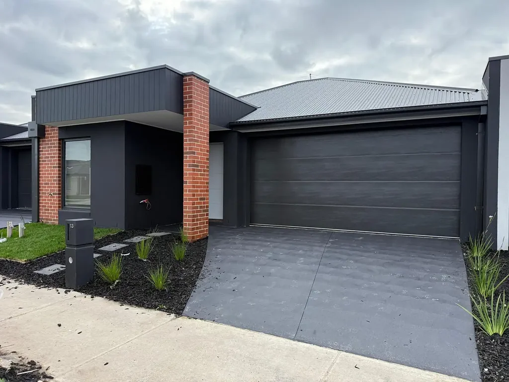 Charming 3-Bedroom Home in Sought-After Smith Park Estate!!