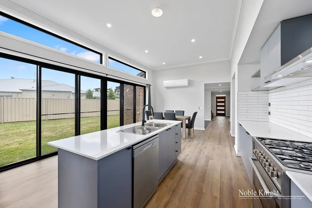 Yea 4 Bedroom Modern Elegance on Expansive Block – Your Dream Awaits!