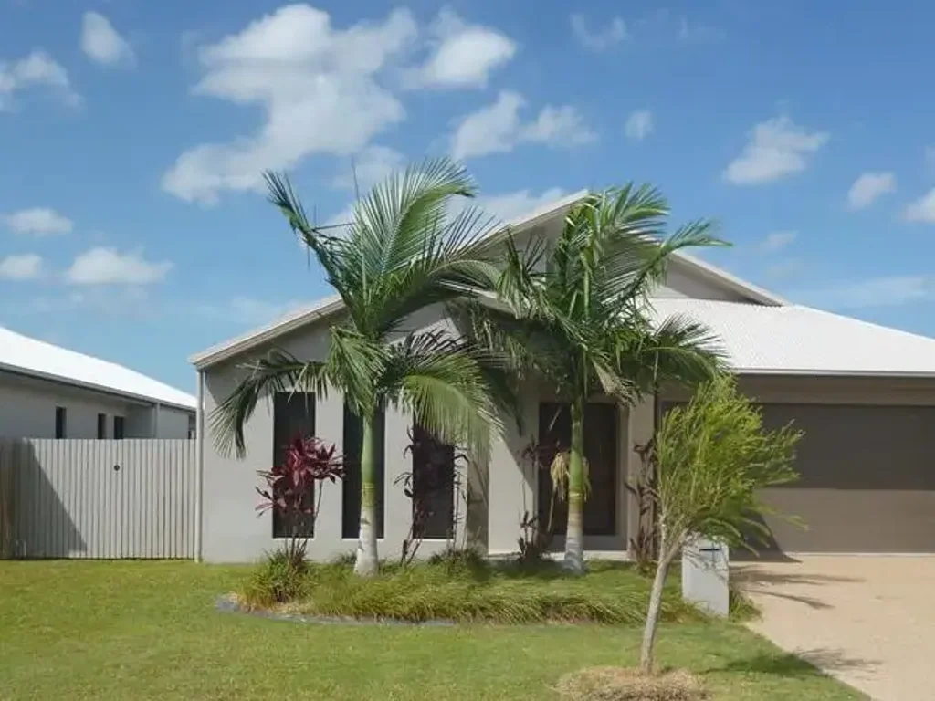 4 BEDROOM HOME IN BURDELL + SEPERATE MEDIA ROOM!