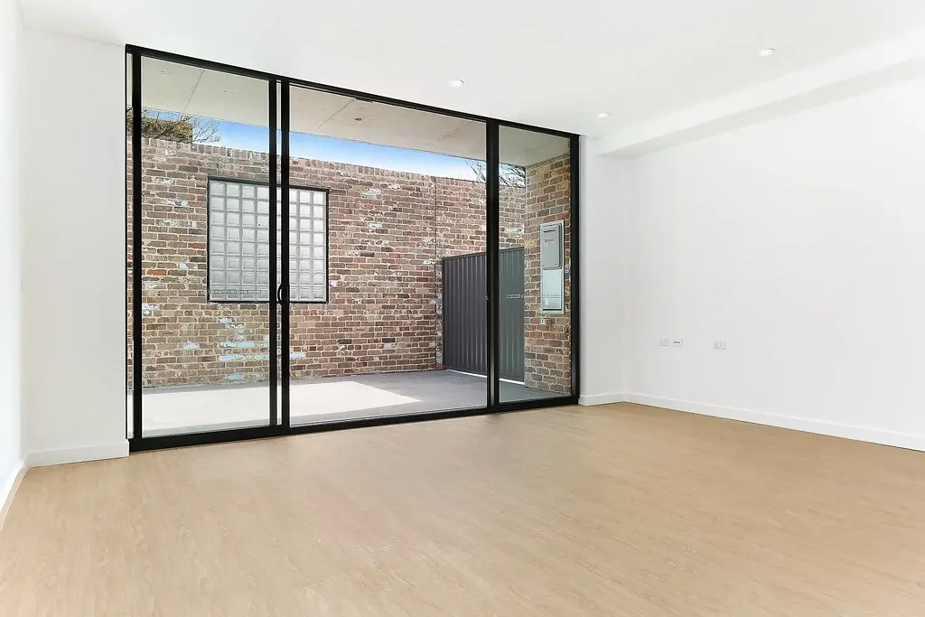 Modern One Bedroom Apartment with Parking