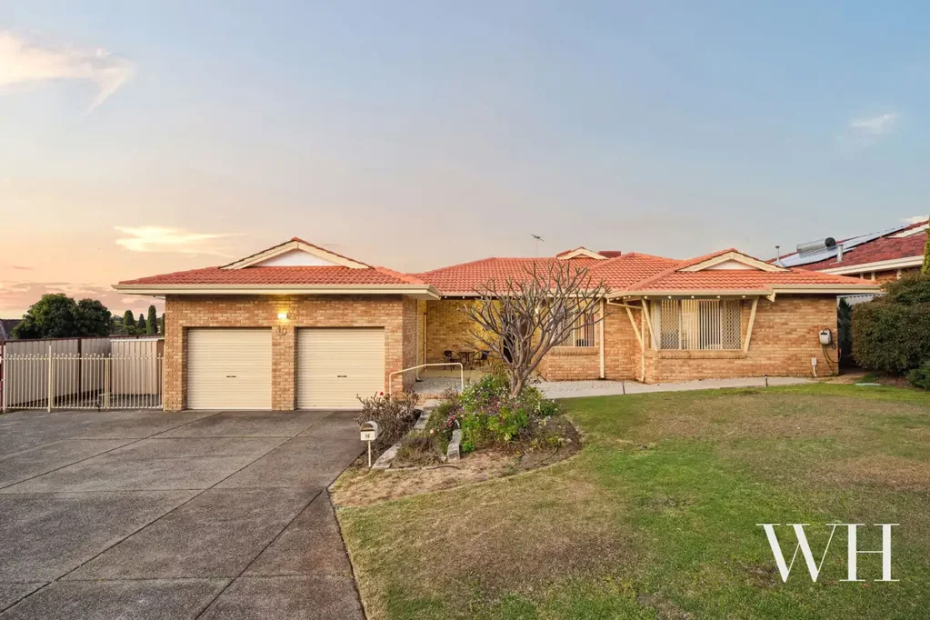 Leeming 4房  Generous Family Home: Elevated Position & Endless Possibilities