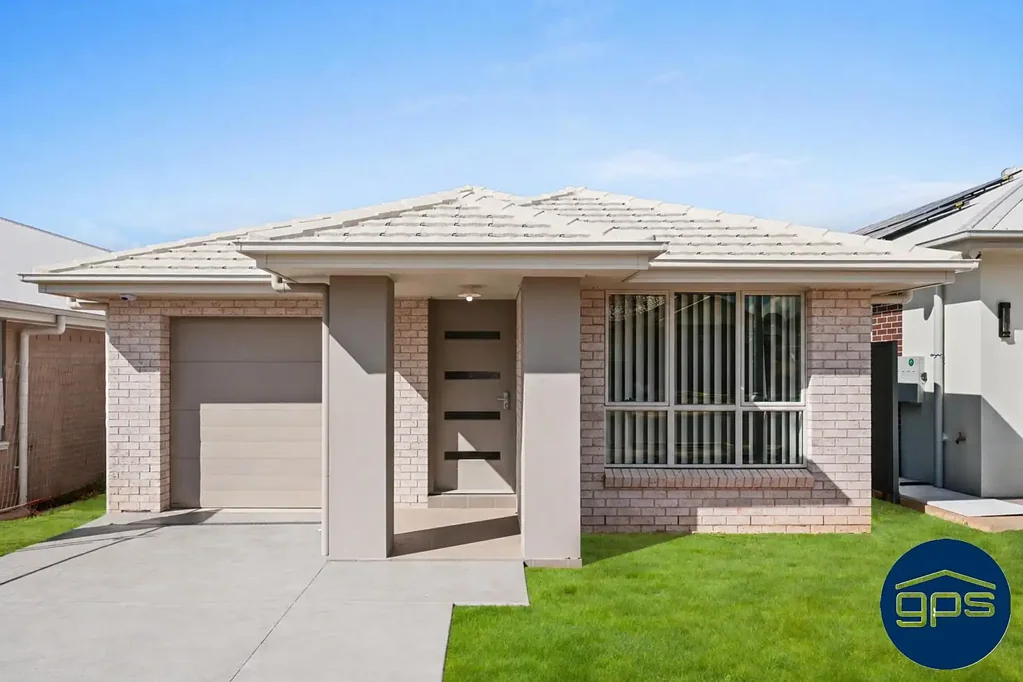 Oran Park 4房 安静友好街道 四卧带套间 现代厨房电器 遮盖娱乐区 低维护后院 靠近学校公园 Modern Family Living in a Prime Oran Park Location