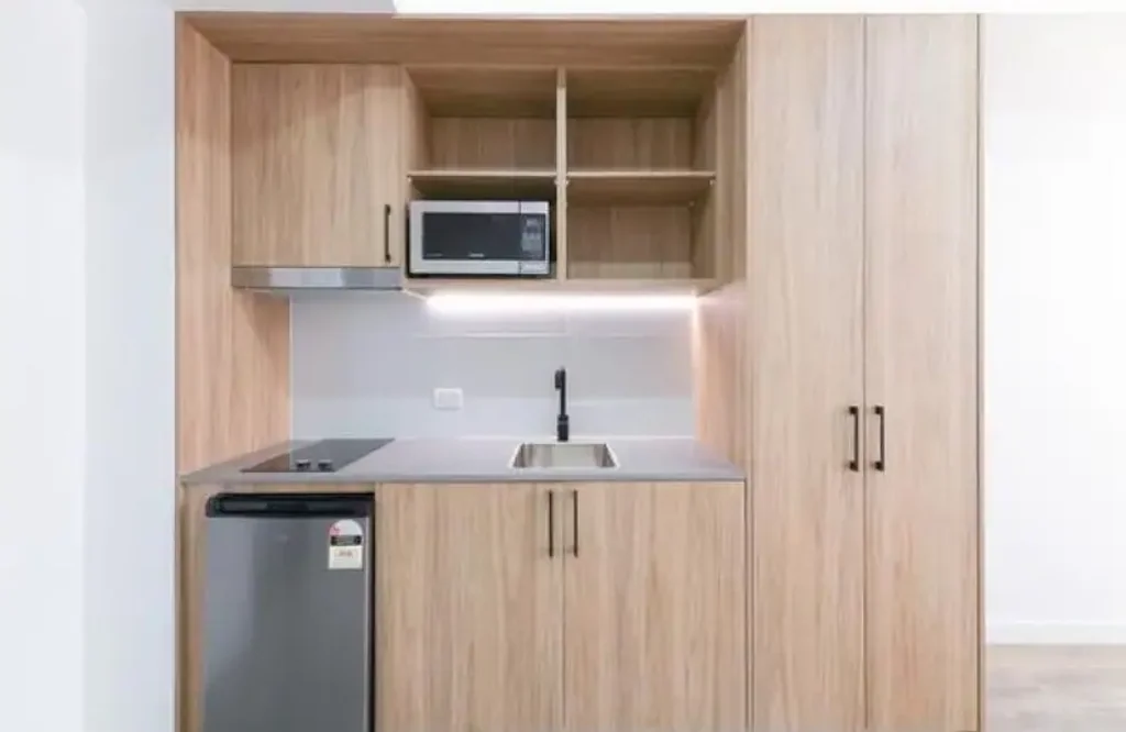 Impressive Modern Studio Moments from the Beach & Shops