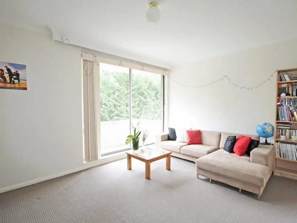 Excellent One-Bedroom Apartment in a Quiet, Convenient Location
