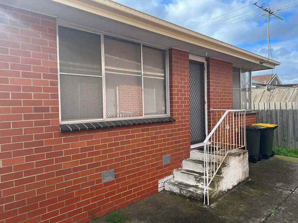 Comfortable 2-Bedroom Unit in Prime St Albans Location