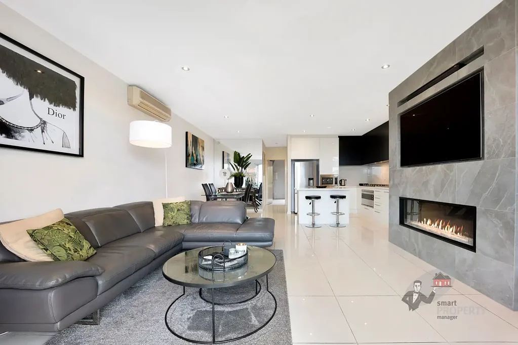 Beachfront Retreat - Fully Furnished - Water & Gas Included