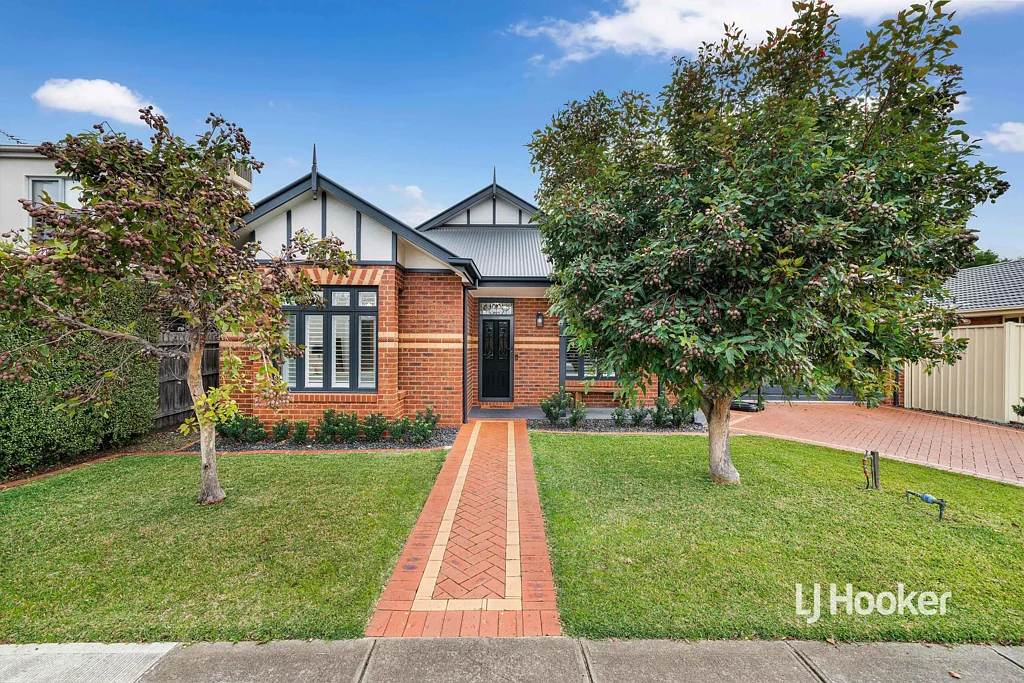 17 Creswick Drive, Point Cook, VIC 3030