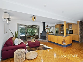 62 Cedarleigh Road, Kenmore, QLD 4069