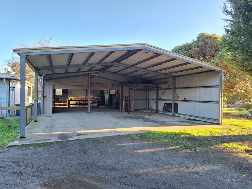 COUNTRY LIVING WITH SPACE FOR HORSES & HOBBIES ON 5 ACRES