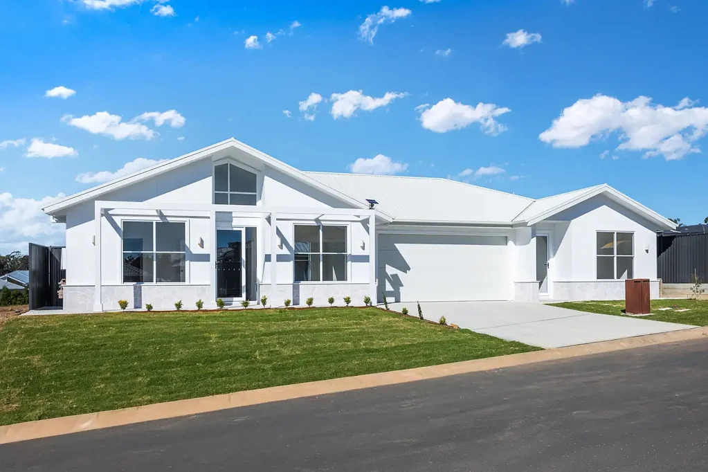 Brand New Elegant Family Home in Brand New Estate