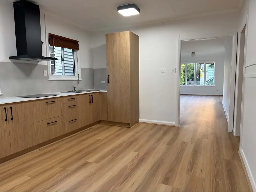 Convinient location 3 bedroom house - newly renovated