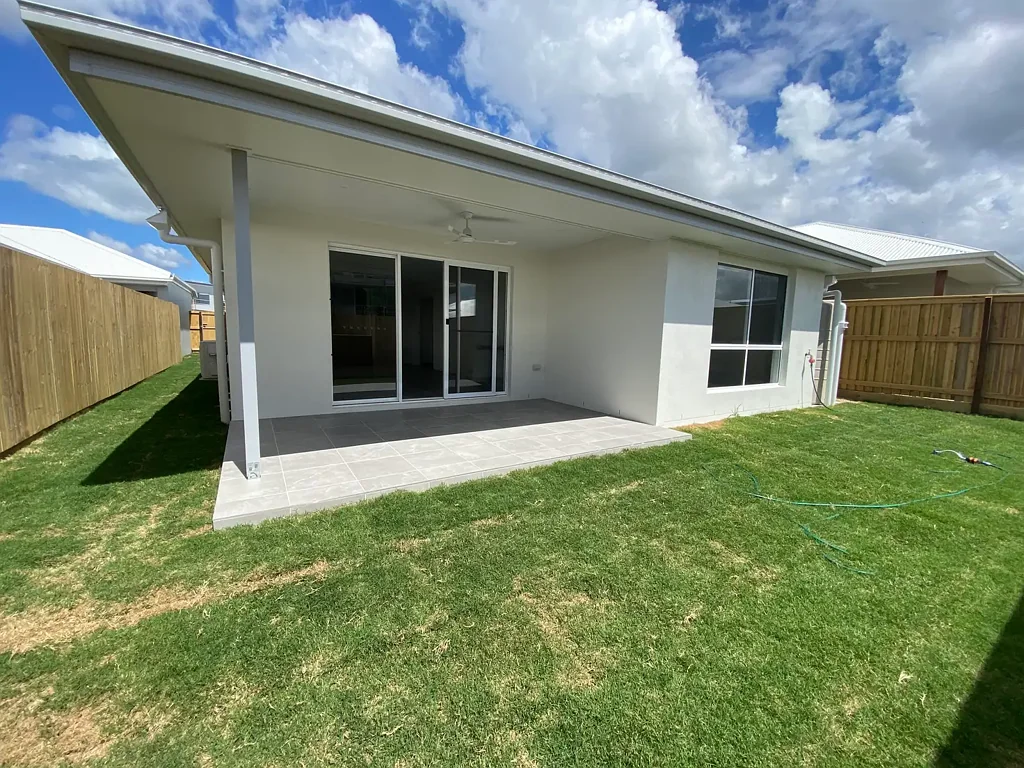 30 Cradle Crescent, Banya