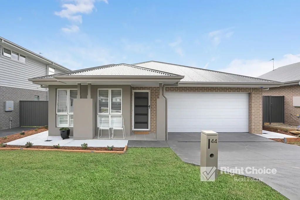 Albion Park 4Moenga Quality Single Level Living in Mount Terry Estate