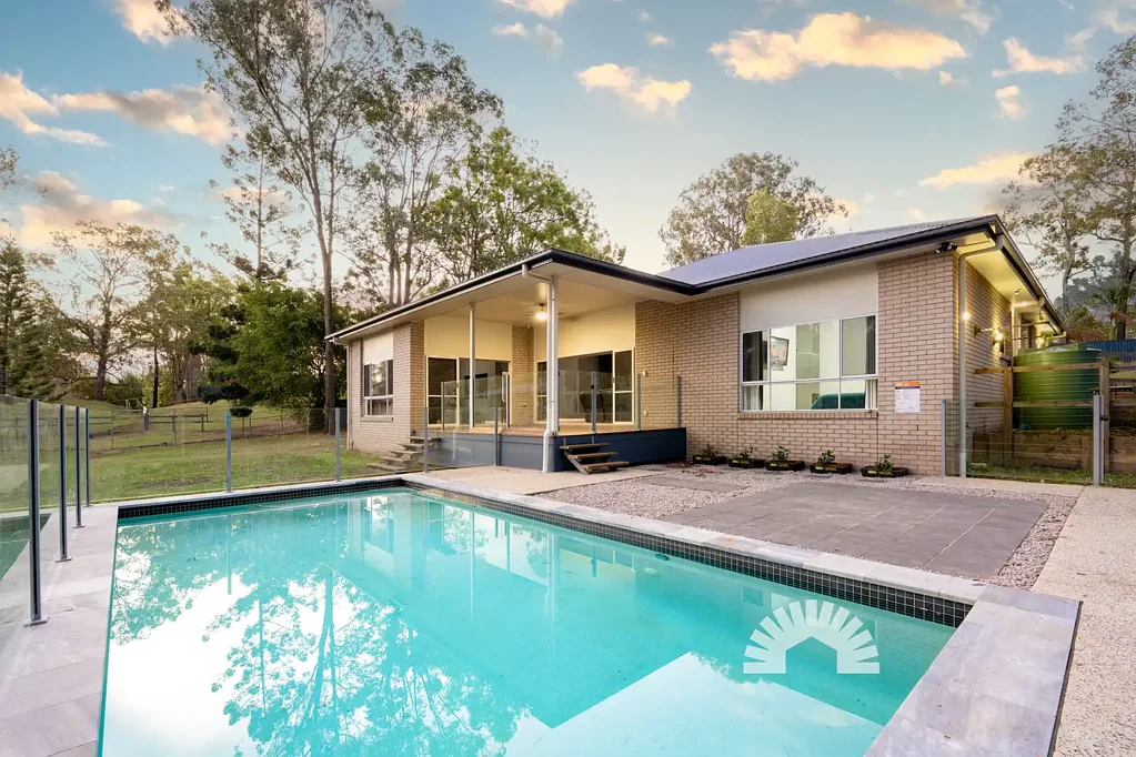 Burpengary 6ਬੈੱਡਰੂਮ Custom Acreage Luxury and Poolside Living