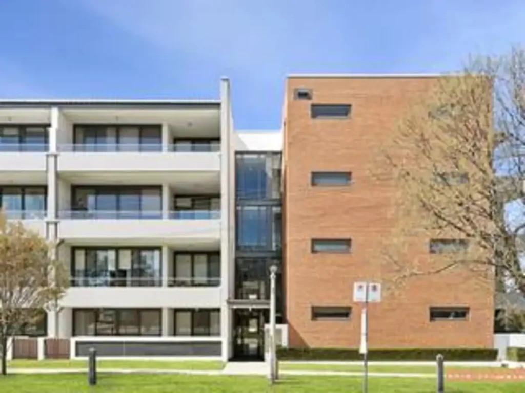 Fresh & Bright 2 Bedroom Delight in Kingston!