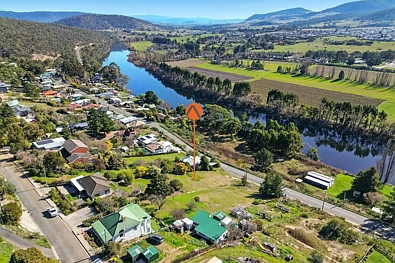 New Norfolk Breathtaking river views from large versatile block