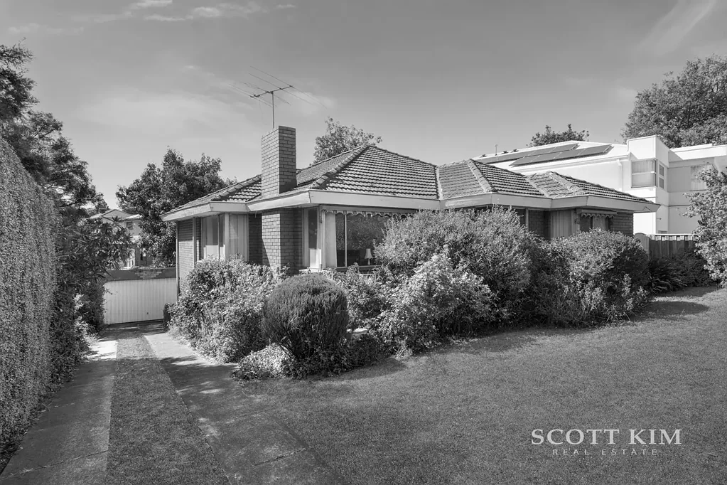 1 Benwerrin Drive, Burwood East, VIC 3151