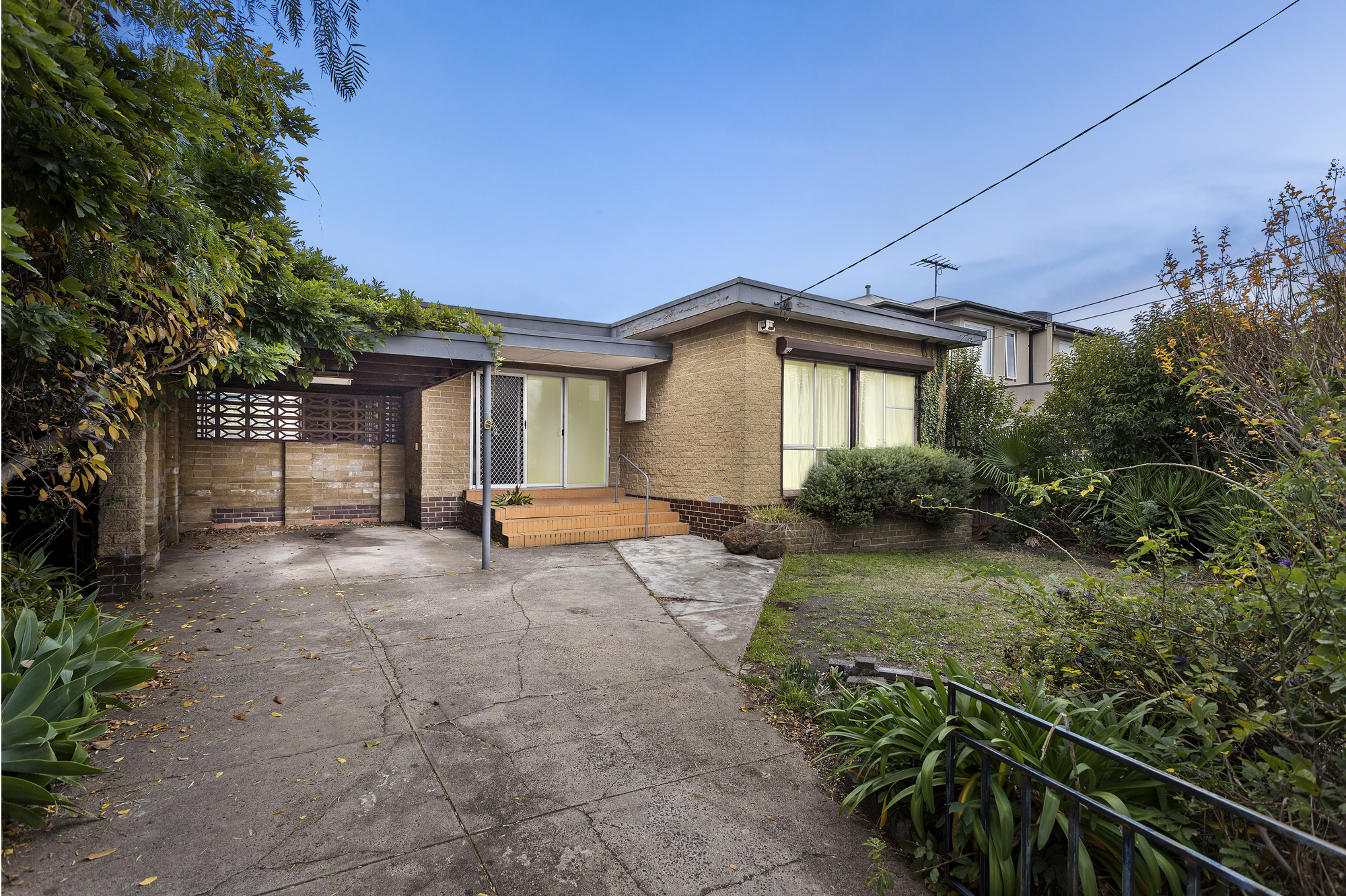 6 MEDFIELD AV, AVONDALE HEIGHTS VIC 3034, 0 Kuwarto, 0 Banyo, House